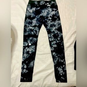 Black tie dye leggings